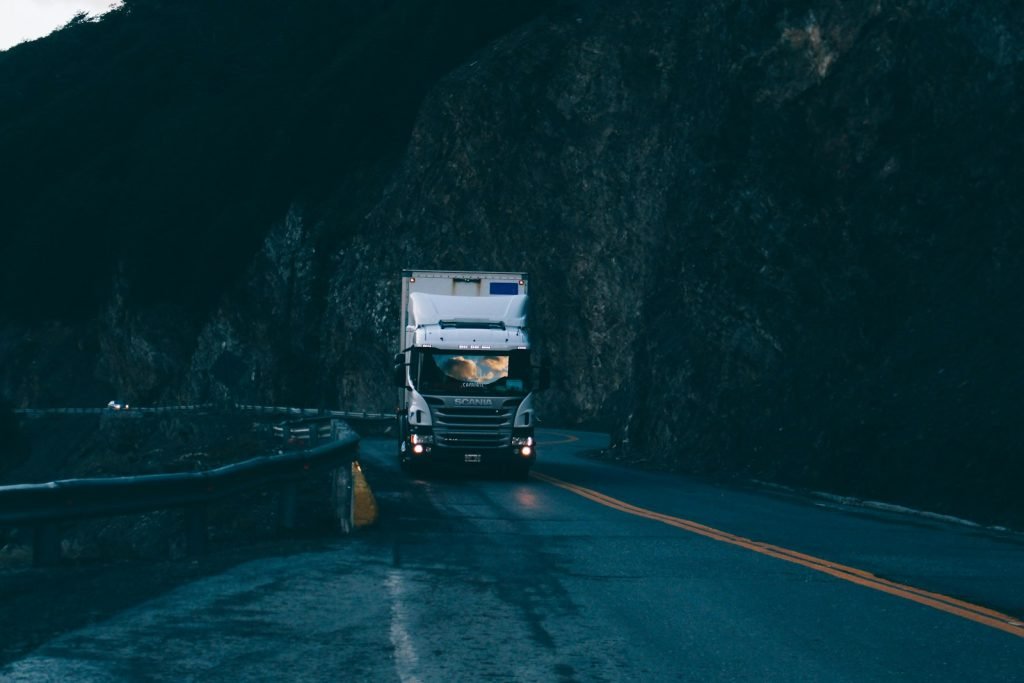 Gestión residuos Saldaña trailer truck passing on road near rail guard